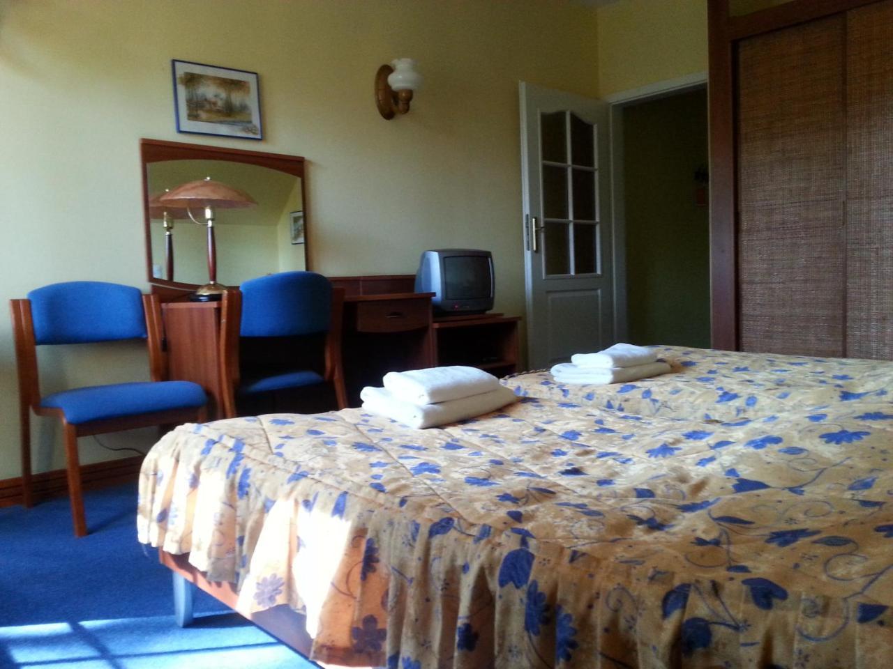 Gosciniec Kipnick Villa Шчитно Екстериор снимка
